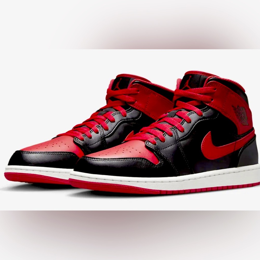Brand new in box Jordan 1 alternate bread size 12. Let’s do business!